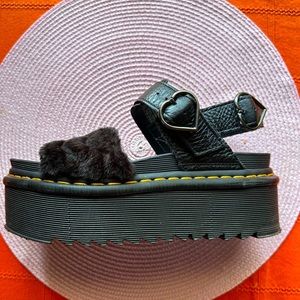 Dr. Marten black sandal